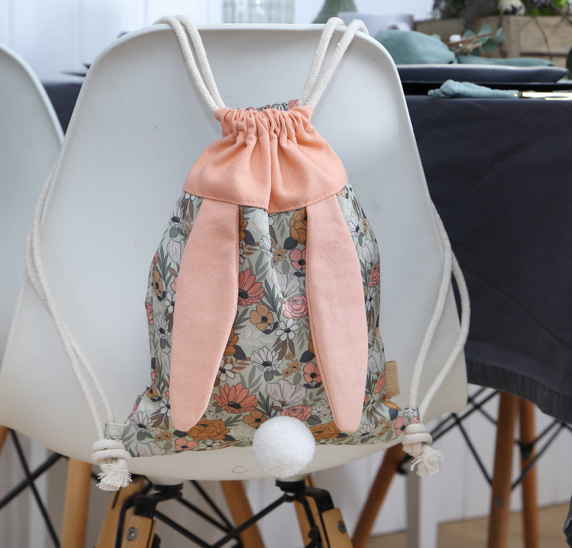 Hasenrucksack Pfirsich mit Name bestickt