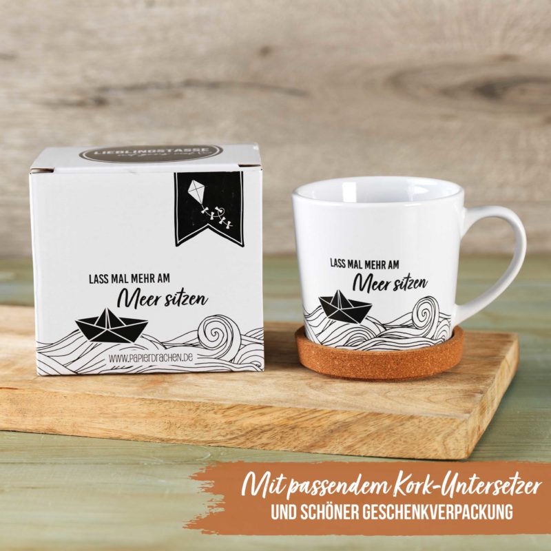 Lass mal mehr am Meer sitzen Tasse mit Kork Untersetzer Papierdrachen