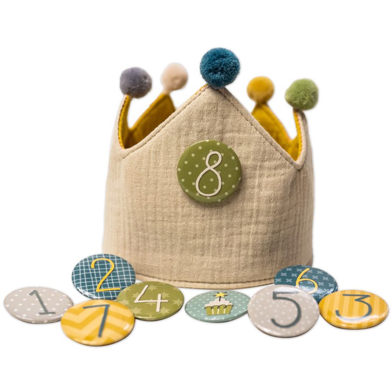 Geburtstagskrone Beige mit Name bestickt inkl. Button 1-9 & Größenverstellbar -Musselin  Papierdrachen