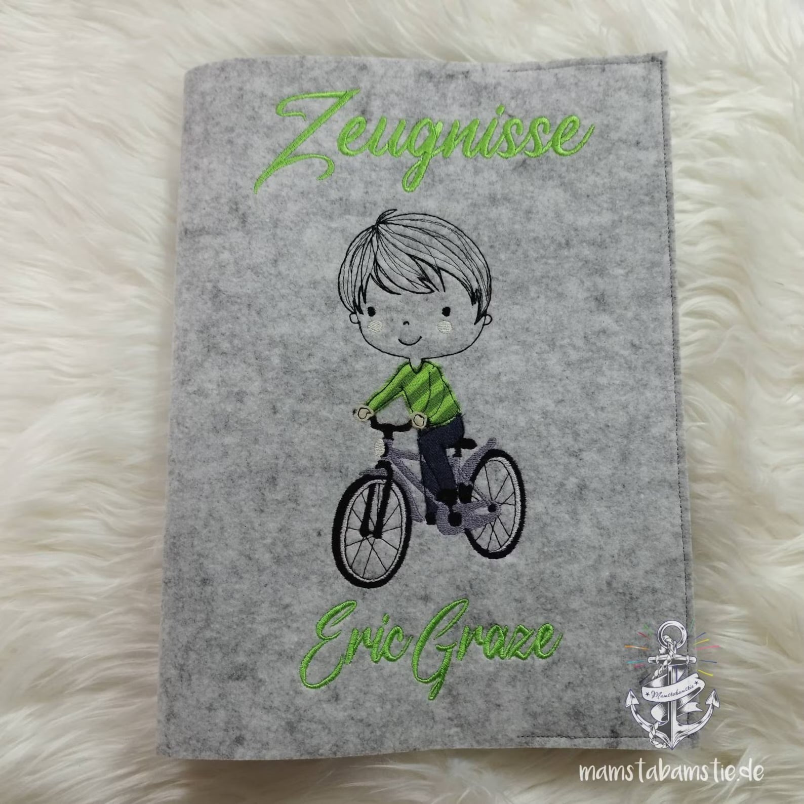 Zeugnismappe bestickt mit Namen und Jungen Motiv inklusive Klarsichthüllen Mappe
