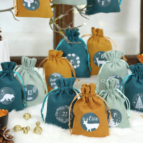 Adventskalender Stoffsäckchen – Petrol mit Zahlenaufklebern von 1-24