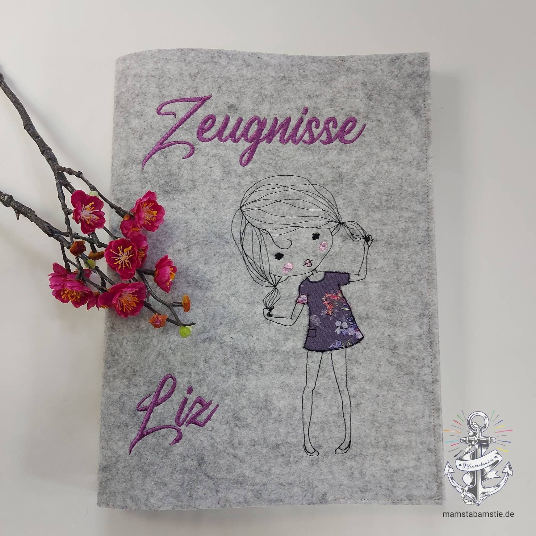 Zeugnismappe bestickt mit Namen und Mädchen Motiv inklusive Klarsichthüllen Mappe