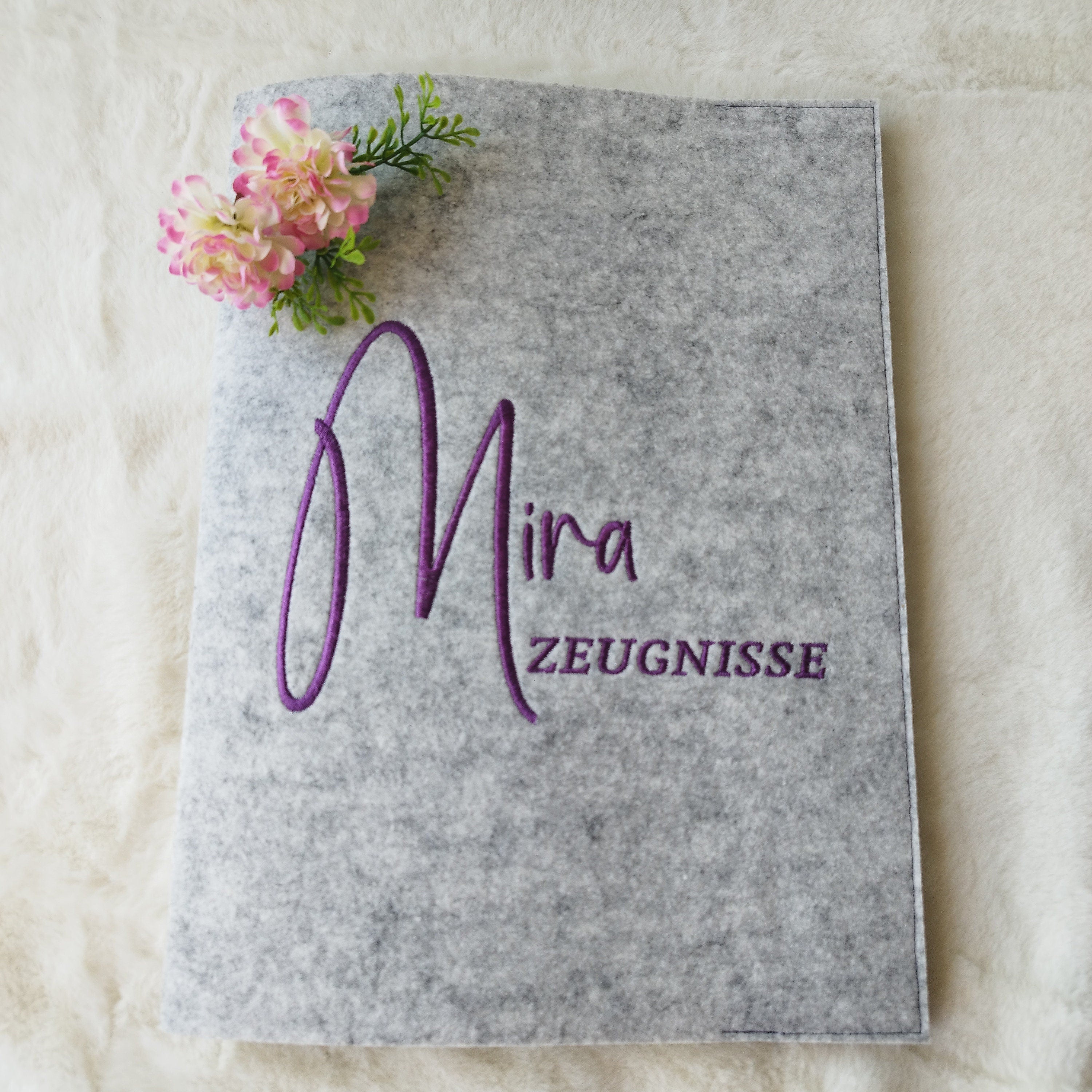 Zeugnismappe mit Name in  Wunschfarbe bestickt